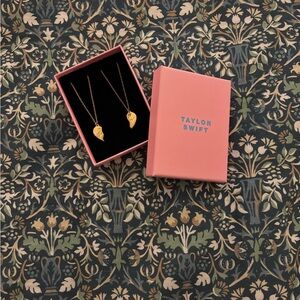 New in Box Taylor Swift UR My Lover BFF Necklace 2 Piece Heart